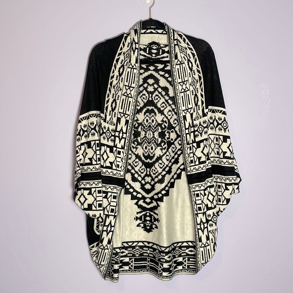 3/10$ Reversable white and black tribal print oversized sweater